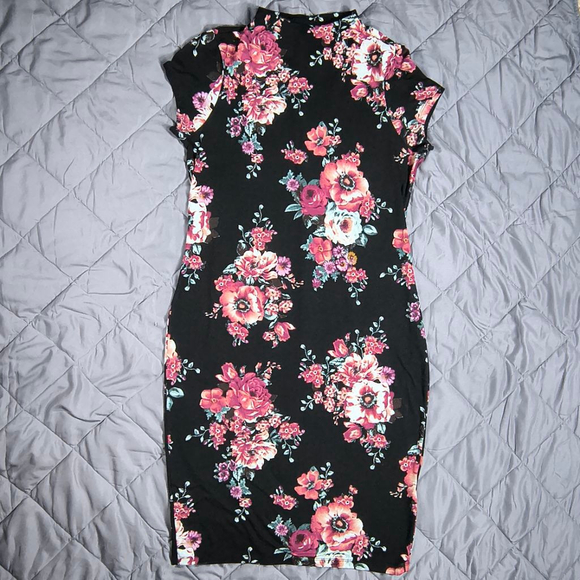 Love Chesley Dresses & Skirts - (1X) Women's Plus Size Love Chesley Black Floral Dress